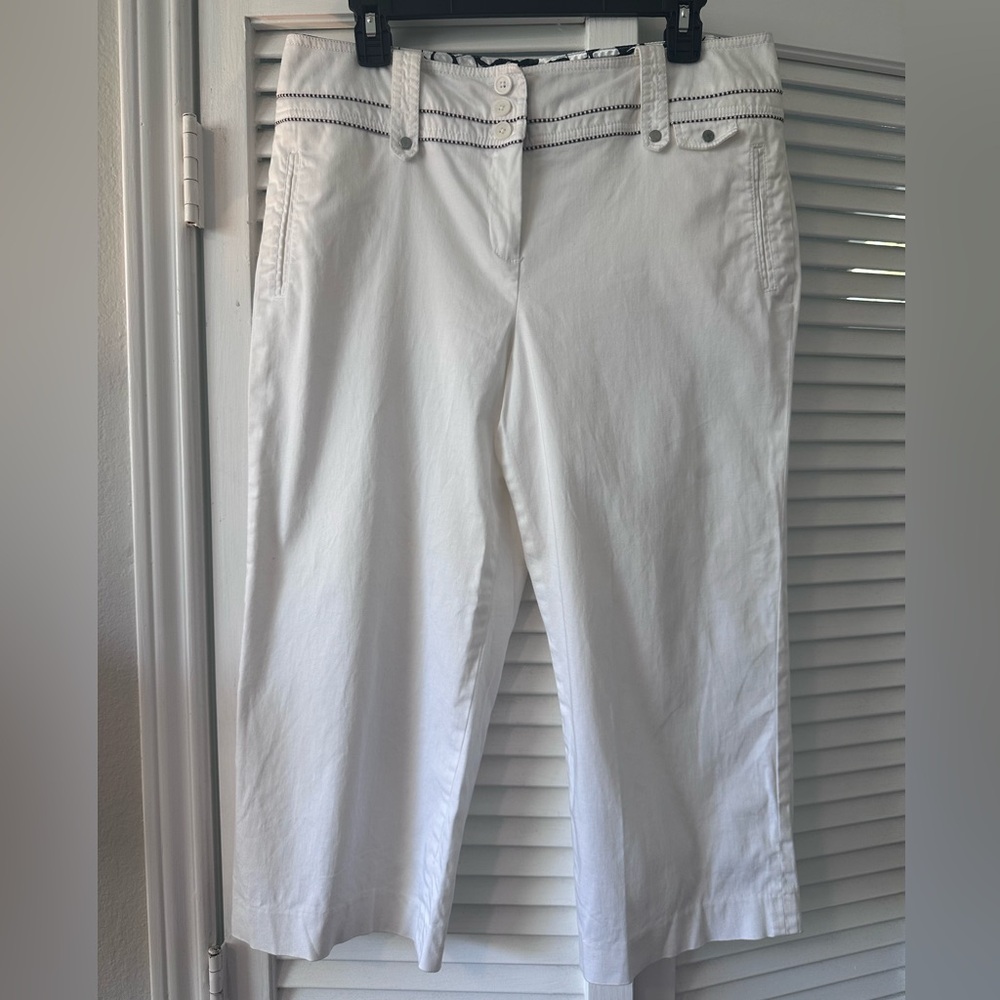 Larry Levine Size 12 Stretch Capris White